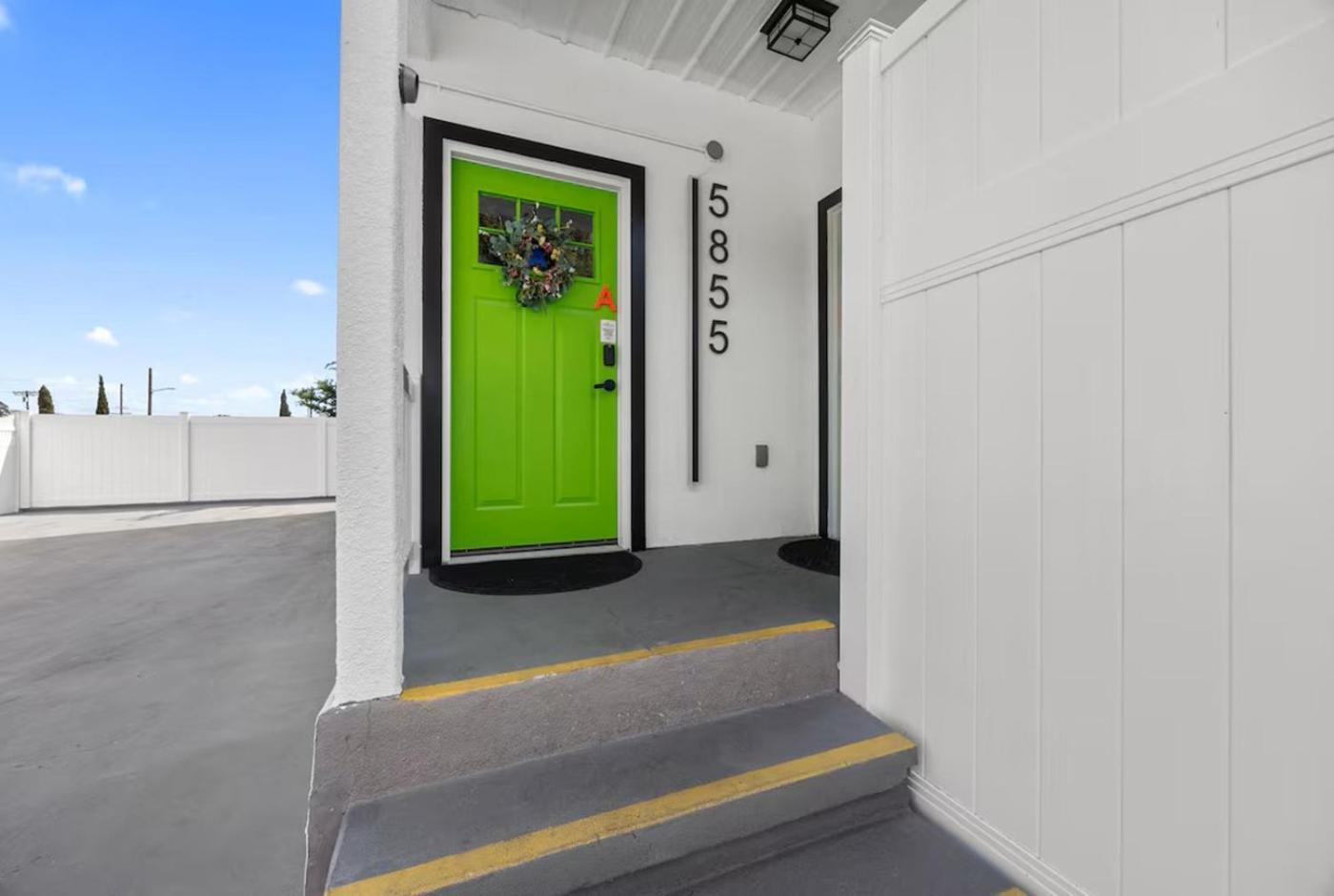 Apartment E- Classy Noho Oasis 2-units, U-studios 15m Los Angeles