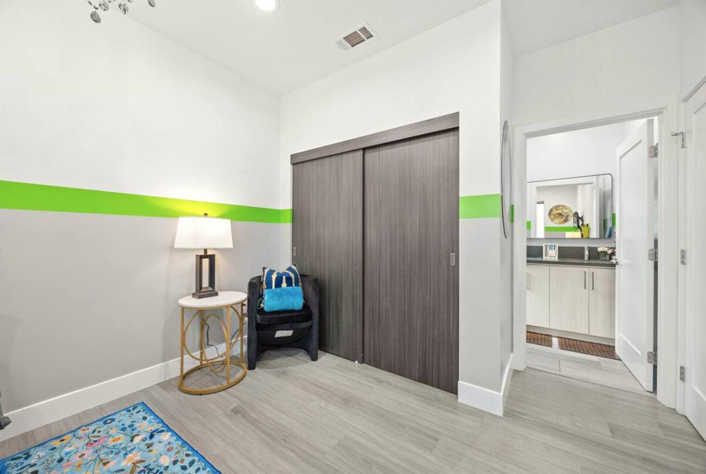 Apartment E- Classy Noho Oasis 2-units, U-studios 15m Los Angeles