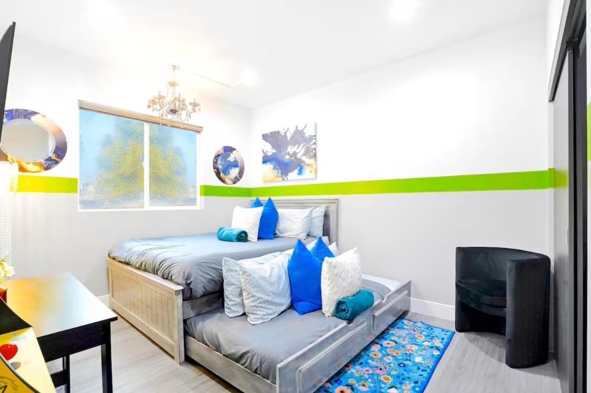 E- Classy Noho Oasis 2-units, U-studios 15m * Los Angeles