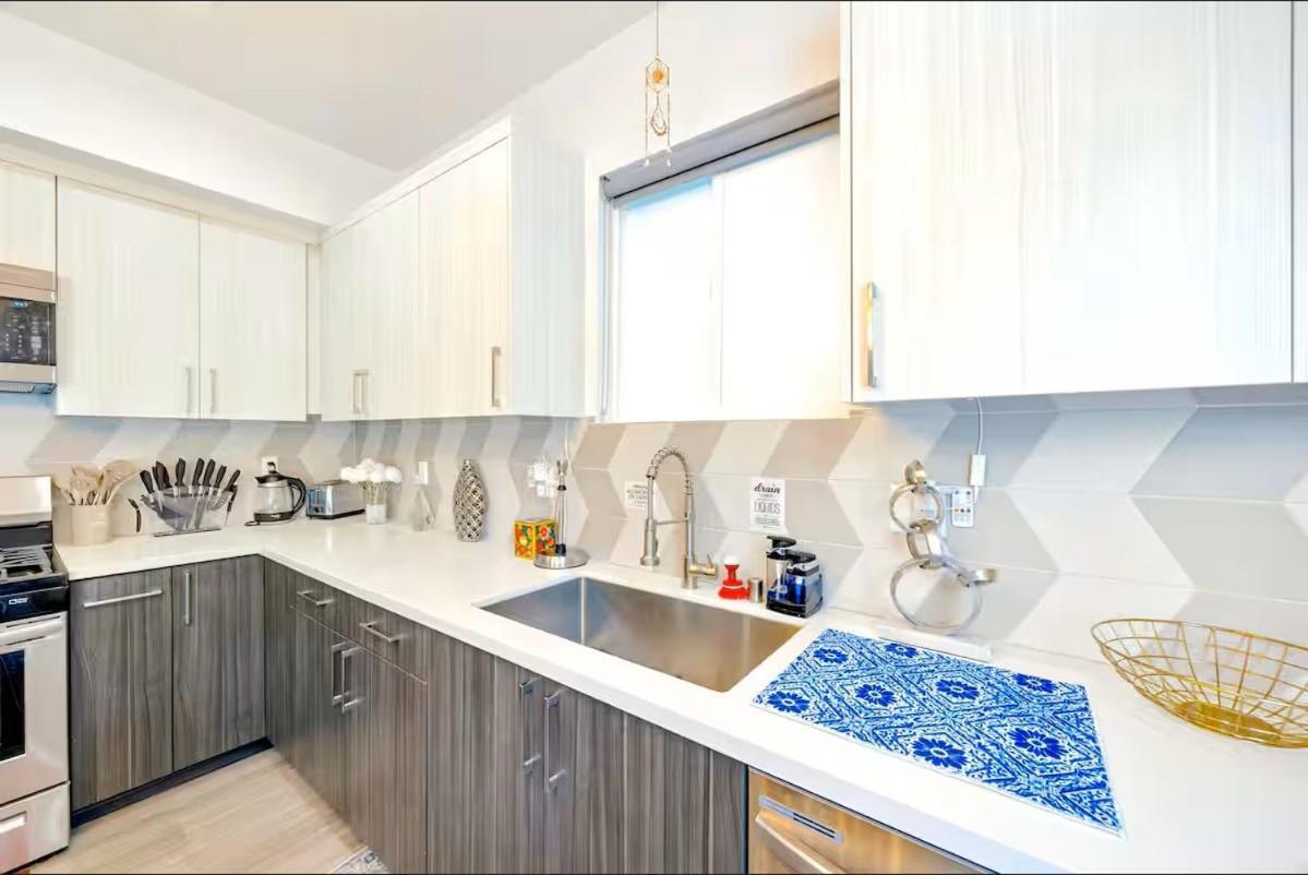 E- Classy Noho Oasis 2-units, U-studios 15m * Los Angeles