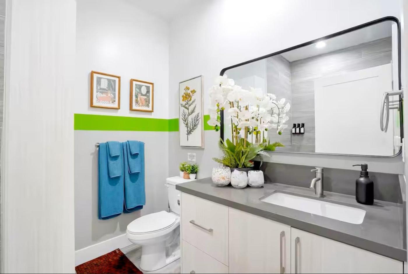 Apartment E- Classy Noho Oasis 2-units, U-studios 15m Los Angeles