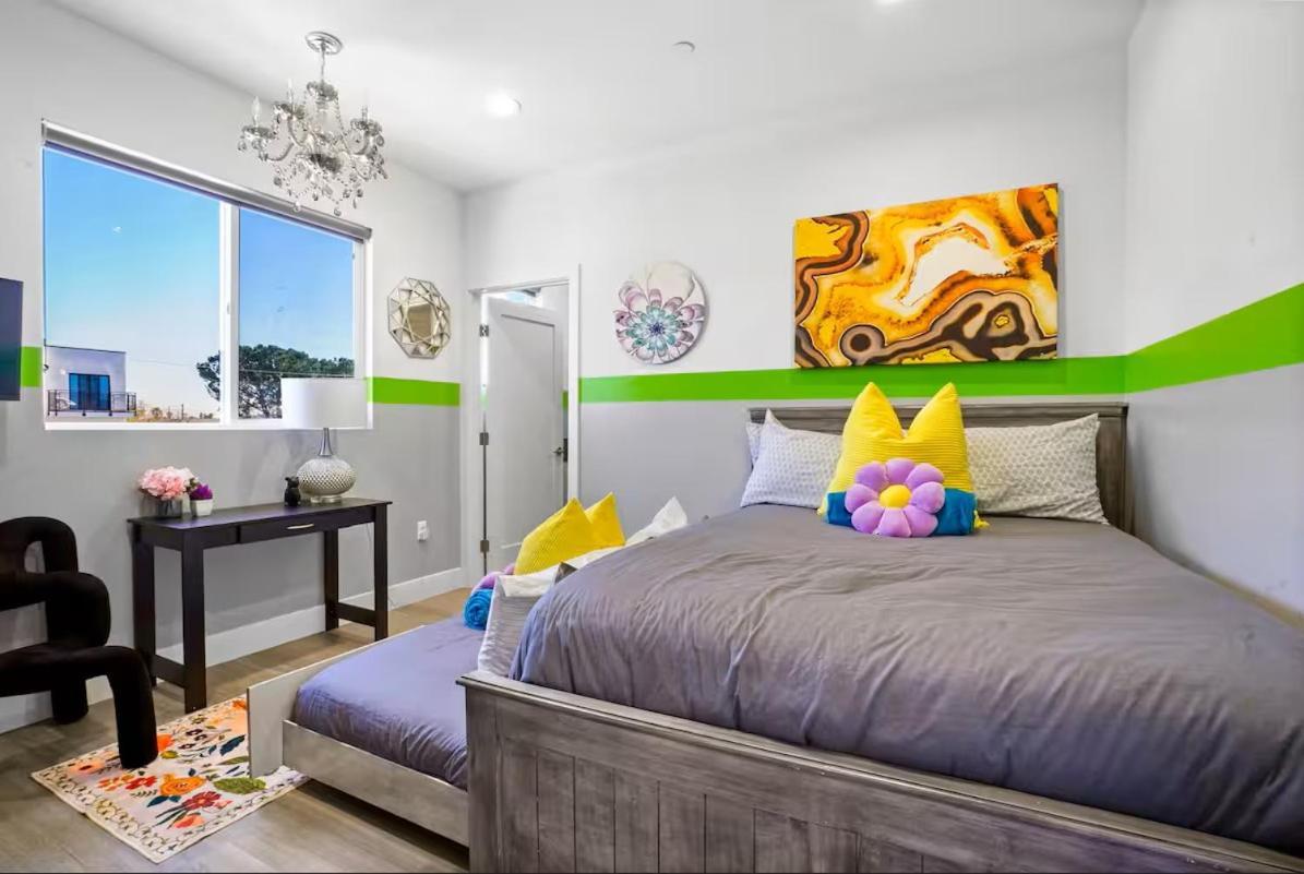 E- Classy Noho Oasis 2-units, U-studios 15m * Los Angeles