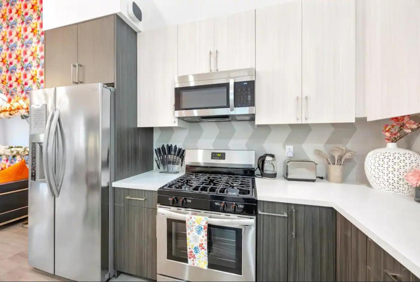E- Classy Noho Oasis 2-units, U-studios 15m * Los Angeles