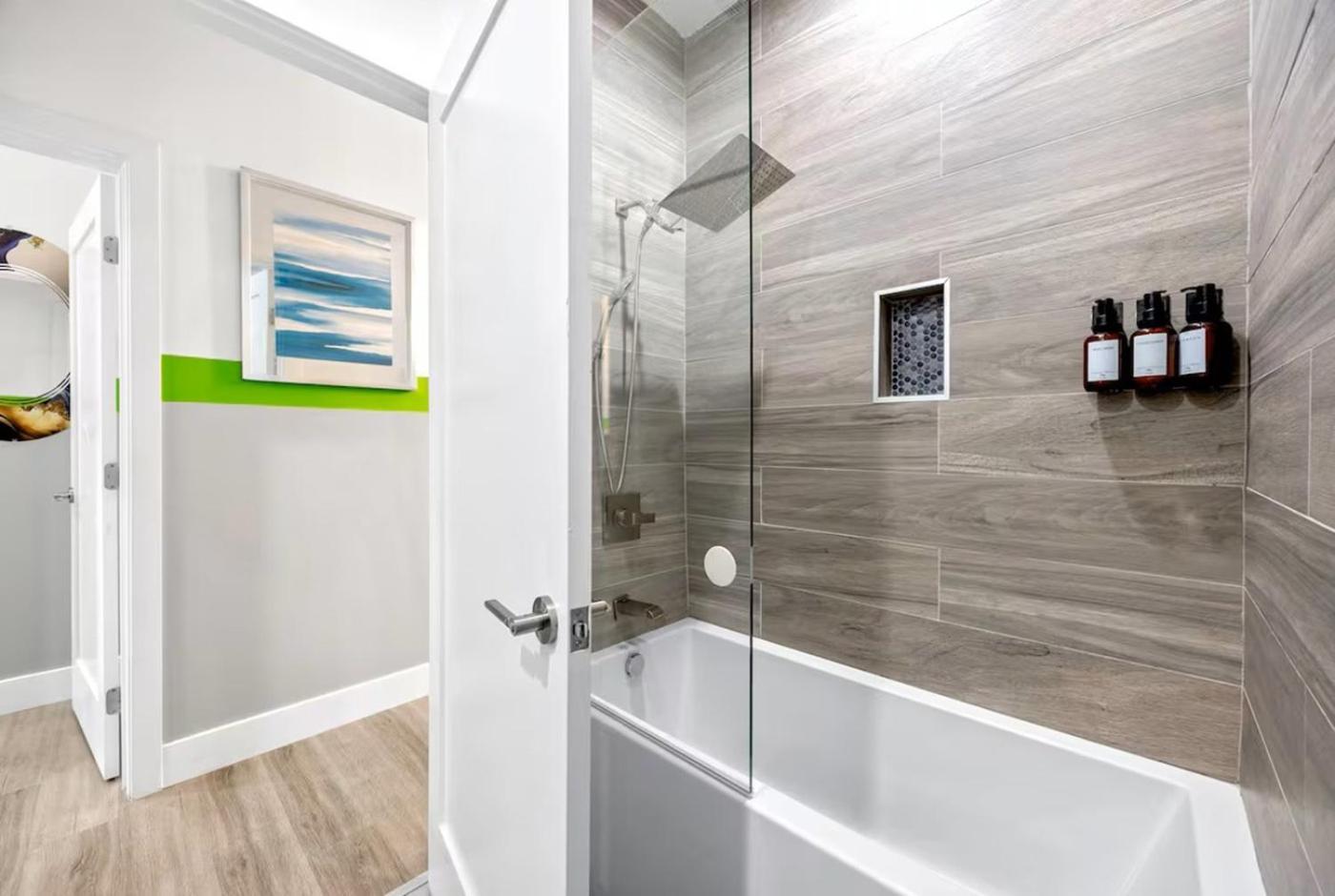 E- Classy Noho Oasis 2-units, U-studios 15m Apartment