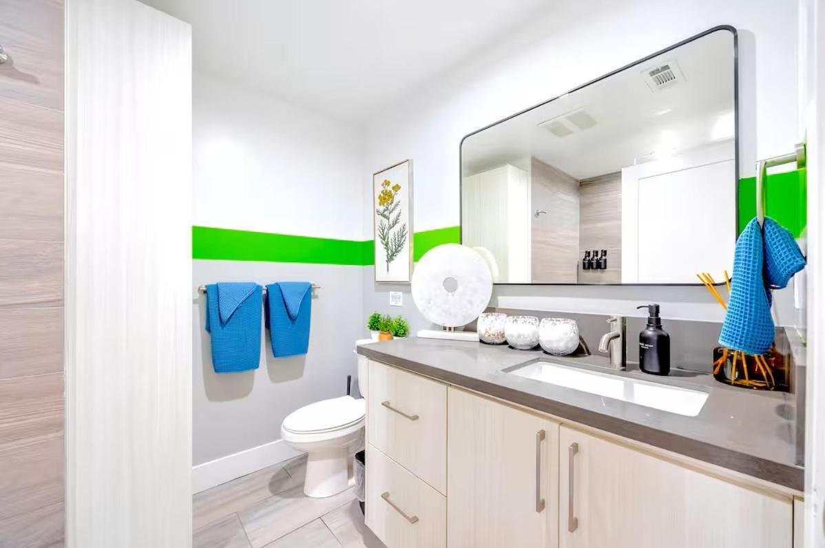 E- Classy Noho Oasis 2-units, U-studios 15m * Los Angeles