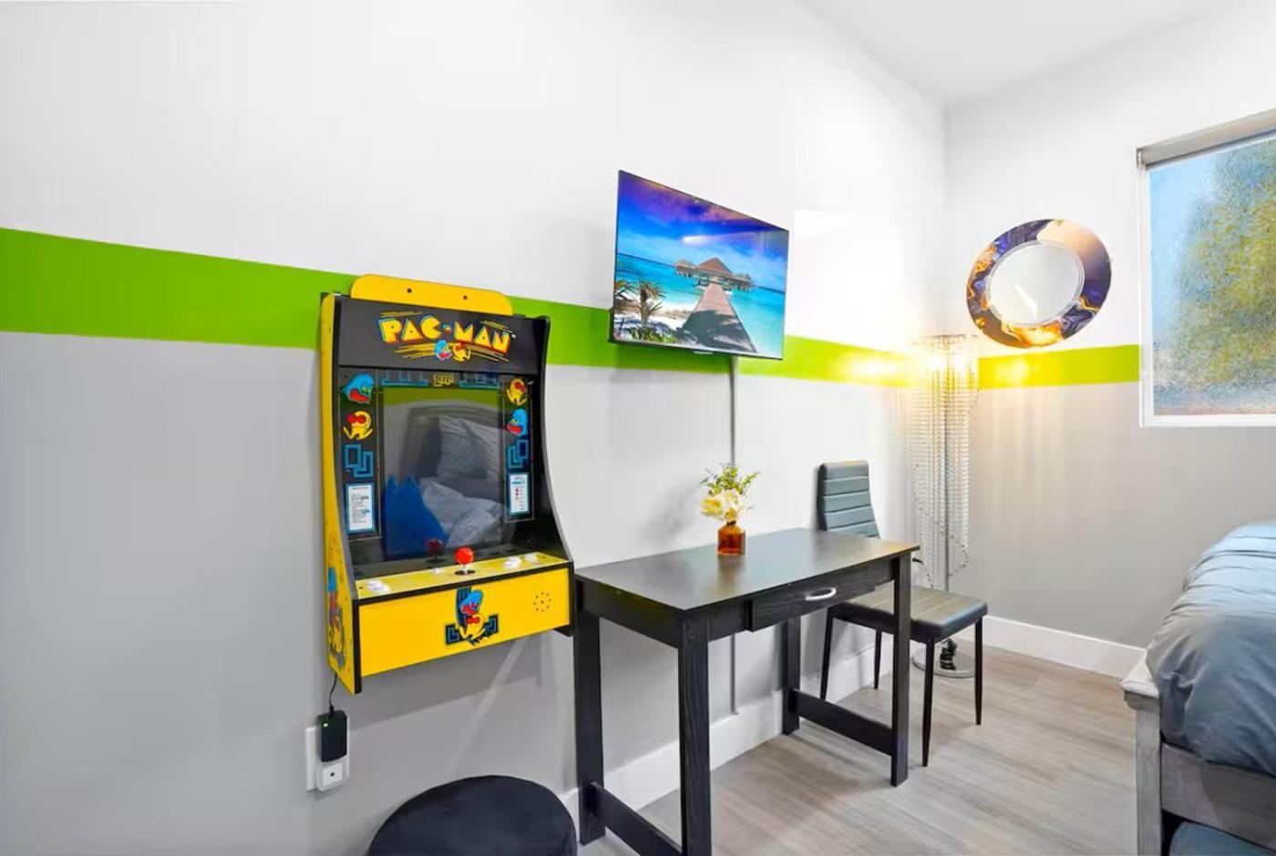 E- Classy Noho Oasis 2-units, U-studios 15m Apartment Los Angeles